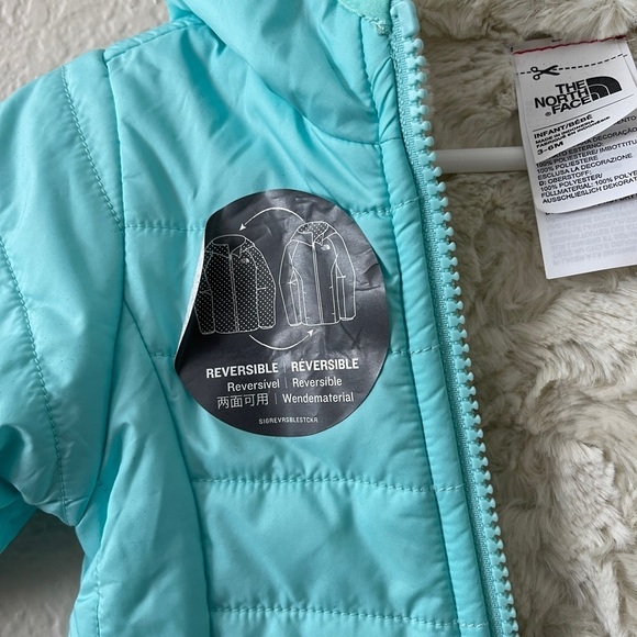 THE NORTH FACE Infant’s Riversible Puffer/Faux Fur Jacket - Picture 3 of 8
